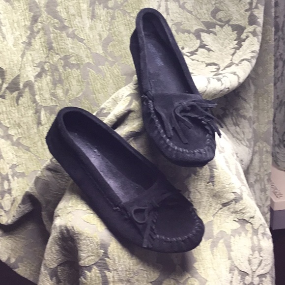 Minnetonka Moccasins - Picture 4 of 7